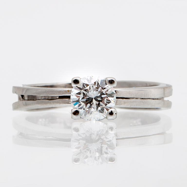 Ring 14K whitegold with 1 brilliant-cut diamond approx 0,50 ct approx H-I SI.
