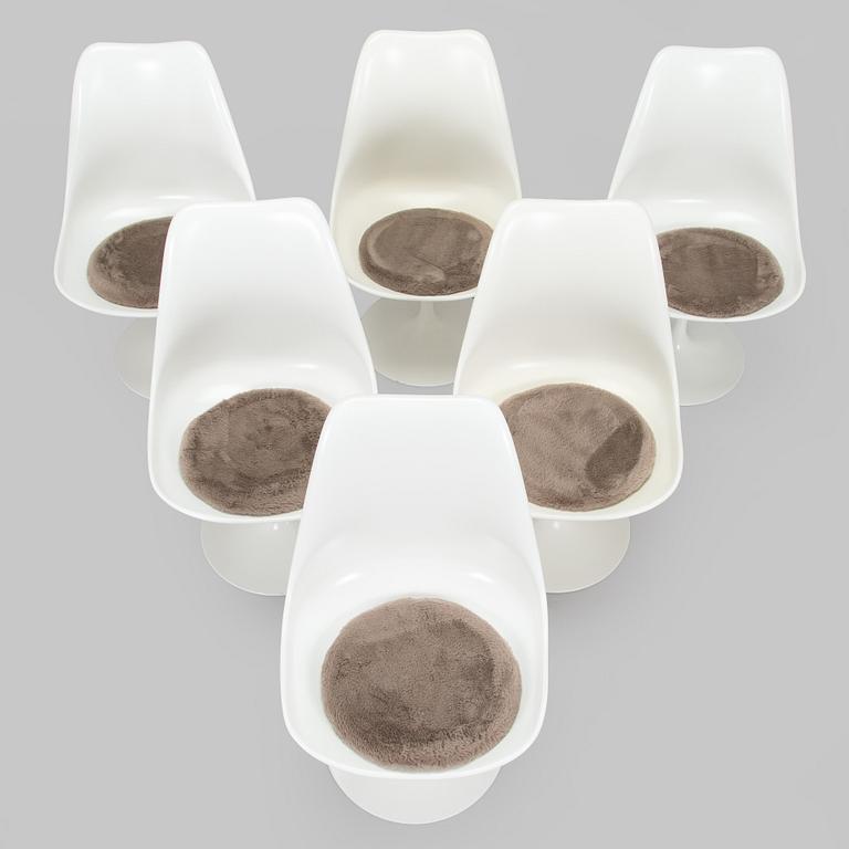 Eero Saarinen, A set of six 'Tulip' chairs, Knoll International.