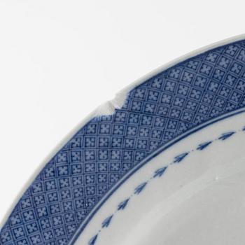 A group och Chinese Export ware, Qing dynasty, circa 1800. (22 pieces).