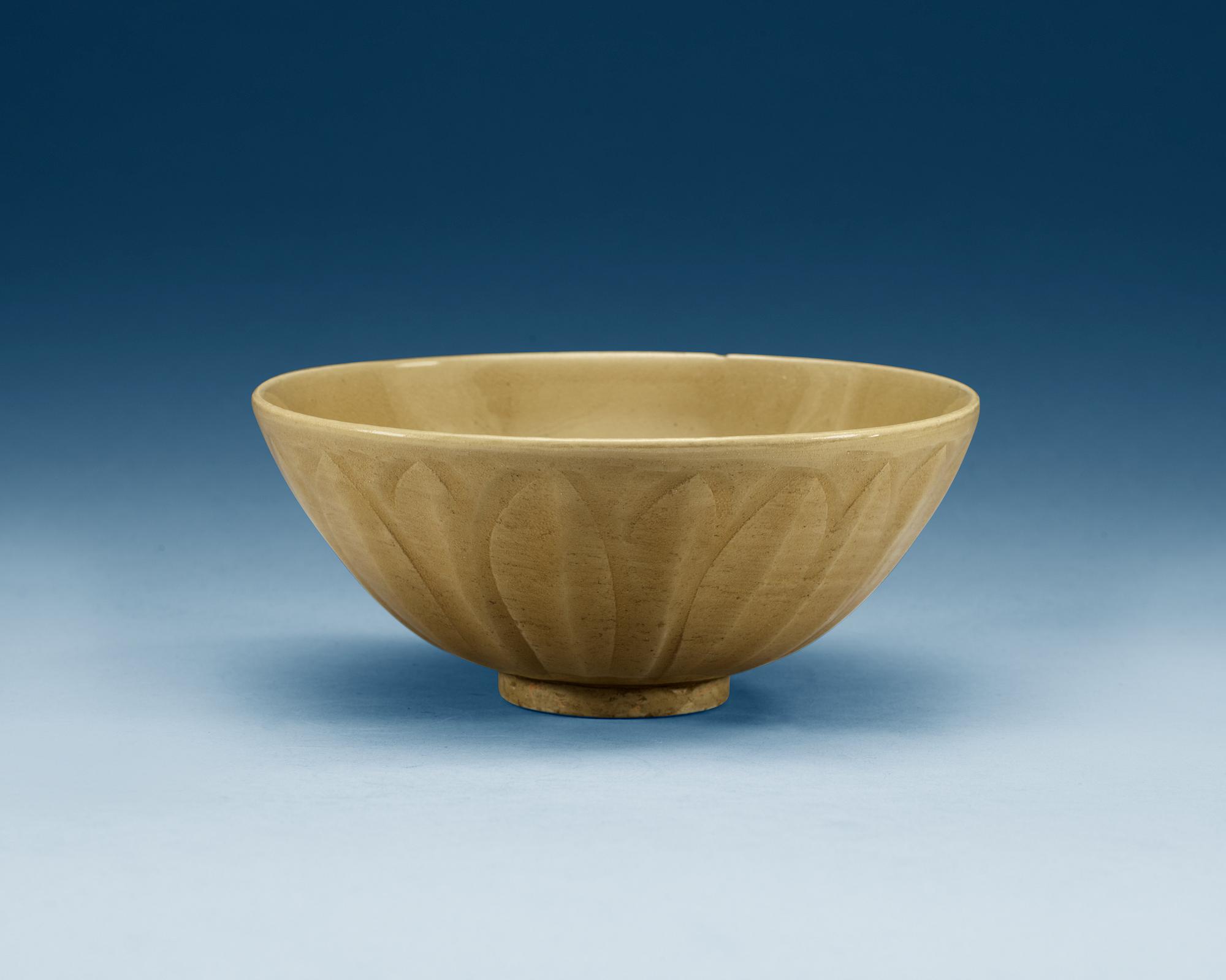 A green glazed bowl, Yuan dynasty (1271-1368).