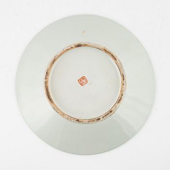 A porcelain dish, China, 20th century.