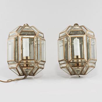 VÄGGLAMPOR, ett par, omkring 1900-talets mitt.