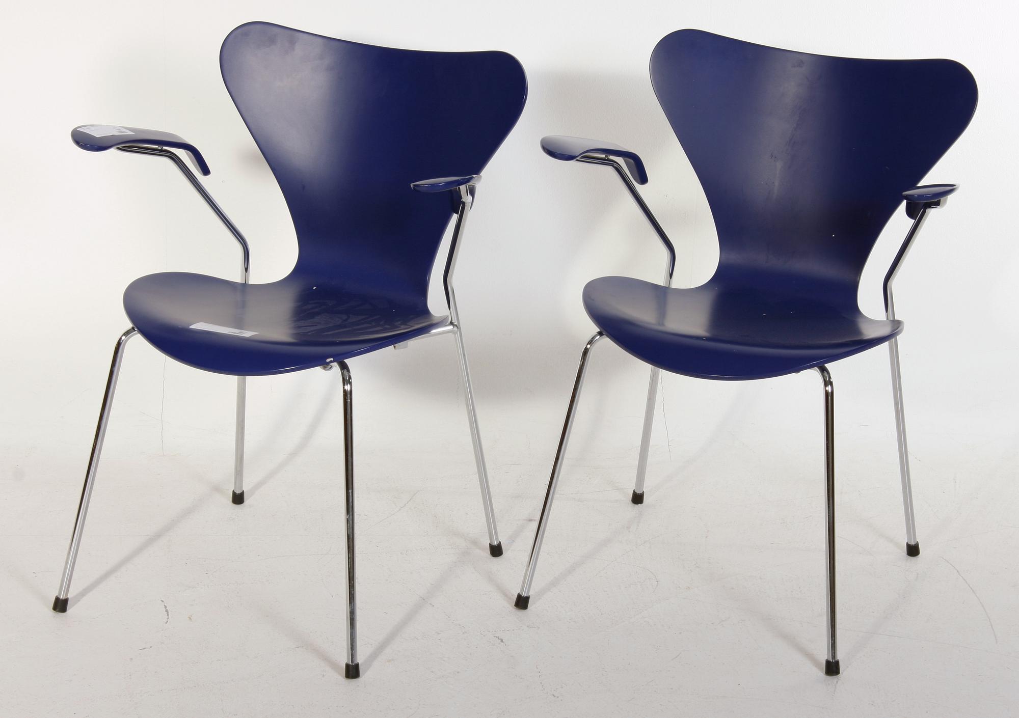 KARMSTOLAR, ett par, "Sjuan", Arne Jacobsen.