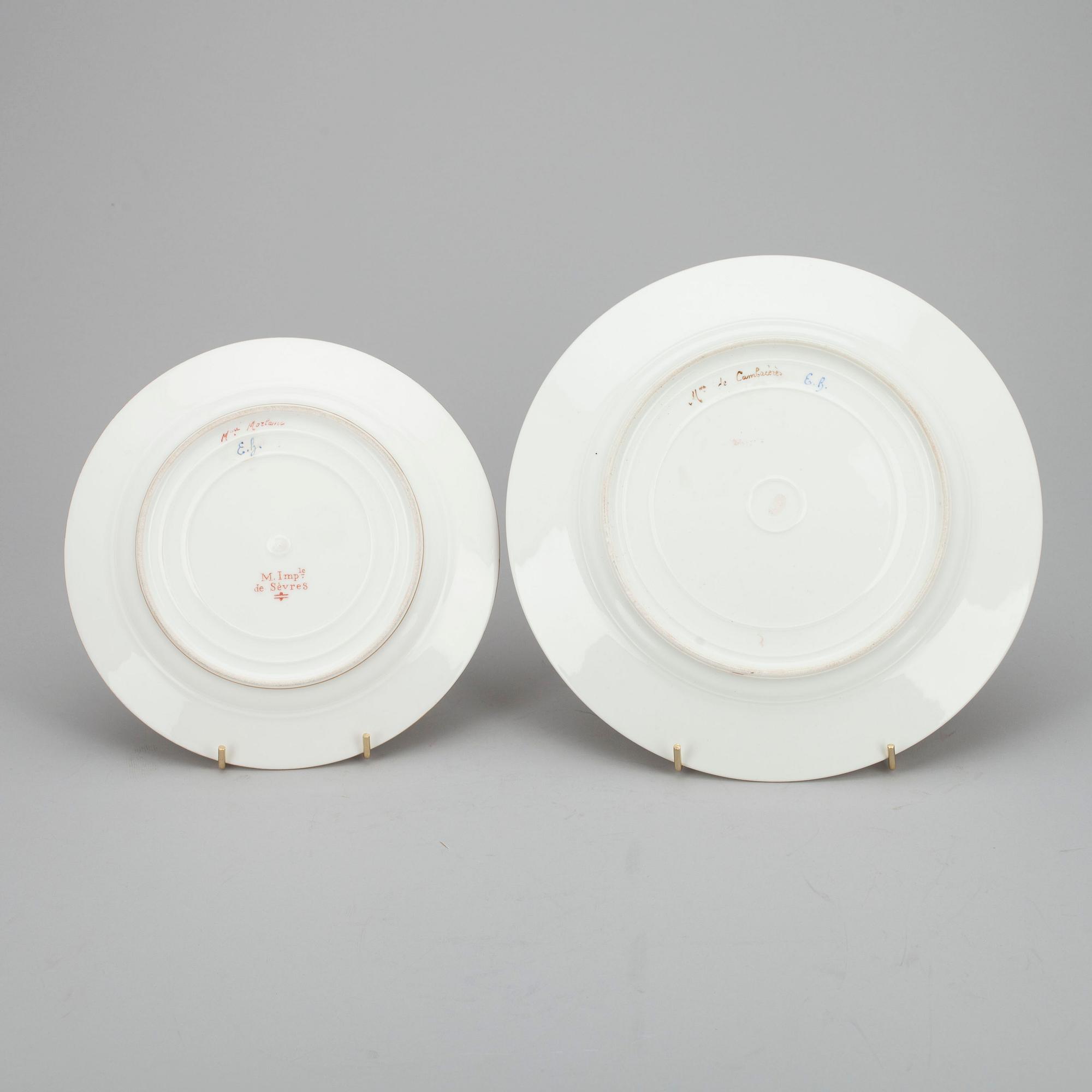 TALLRIKAR, 12 st, porslin. Tallrikarna, Sèvres 1804-1809, porträtten ca 1800-talets mitt.