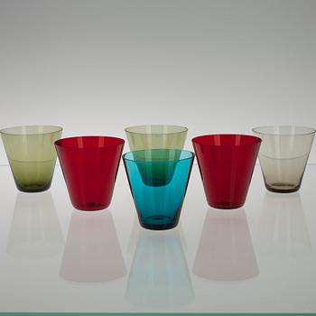 DRICKSGLAS, 6 st, "Kartio" och SERVERINGSFAT, Kaj Franck, samt LIKÖRGLAS, 6 st, Saara Hopea. Notsjö 1950-60-tal.