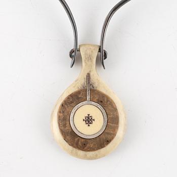 Sune Enoksson, hänge, monogramsignerat.