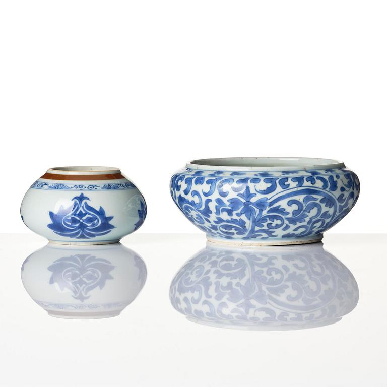 Two blue and white brush washers, Qing dynasty, Kangxi (1662-1722).