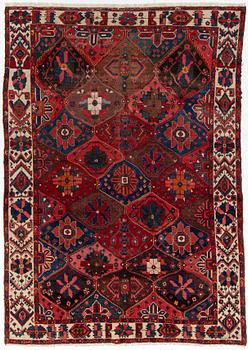Rug, semi-antique, Chahar Mahal/Bakhtiari, approx. 290 x 204 cm.