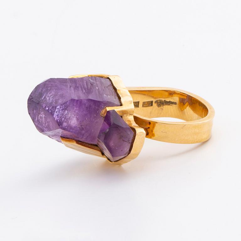 REY URBAN RING 18K gold w amethyst crystal approx 20 x 15 mm, Stockholm 1975, original box.