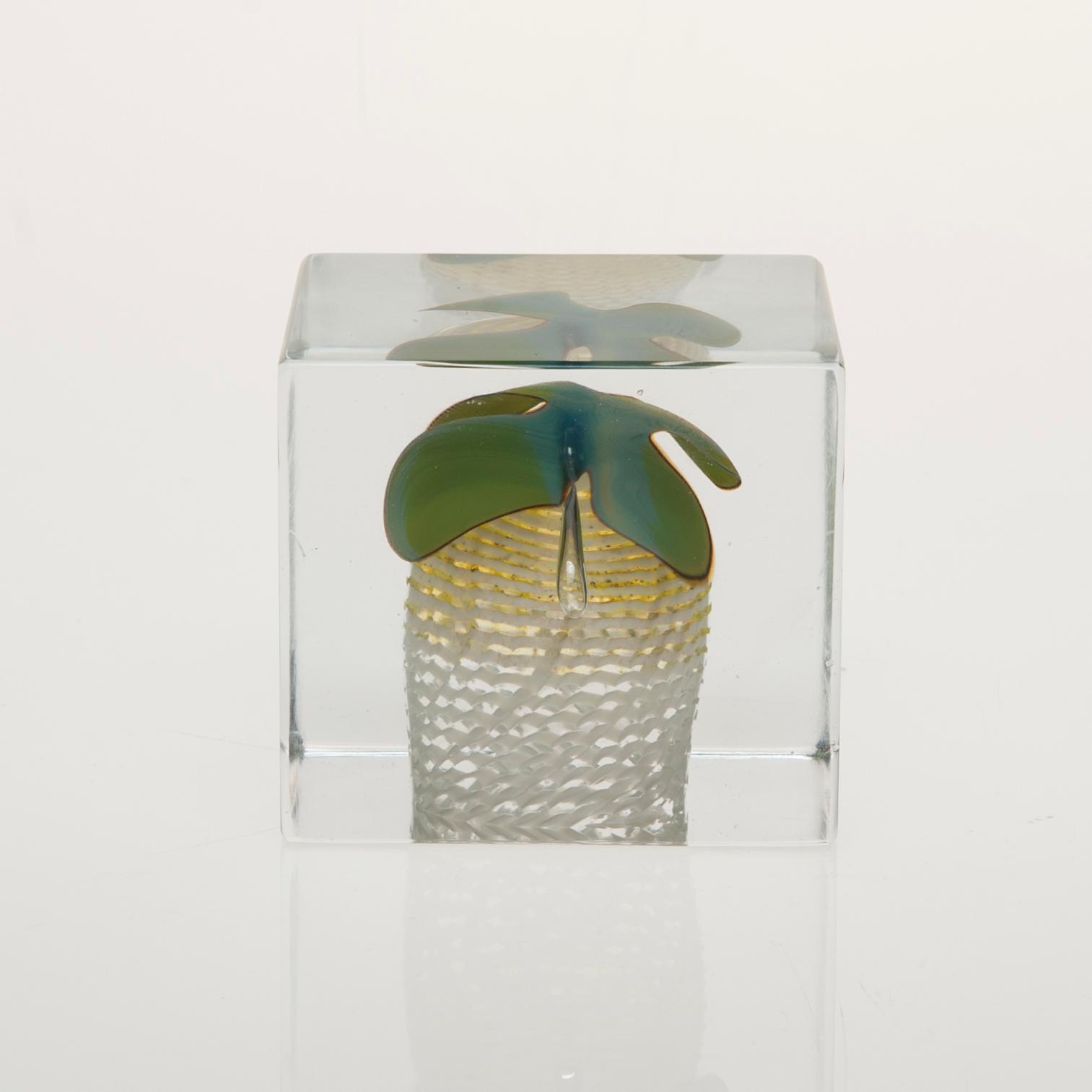 ÅRSKUB, glas, numerad 345/2000, signerad Oiva Toikka  Nuutajärvi 1986.