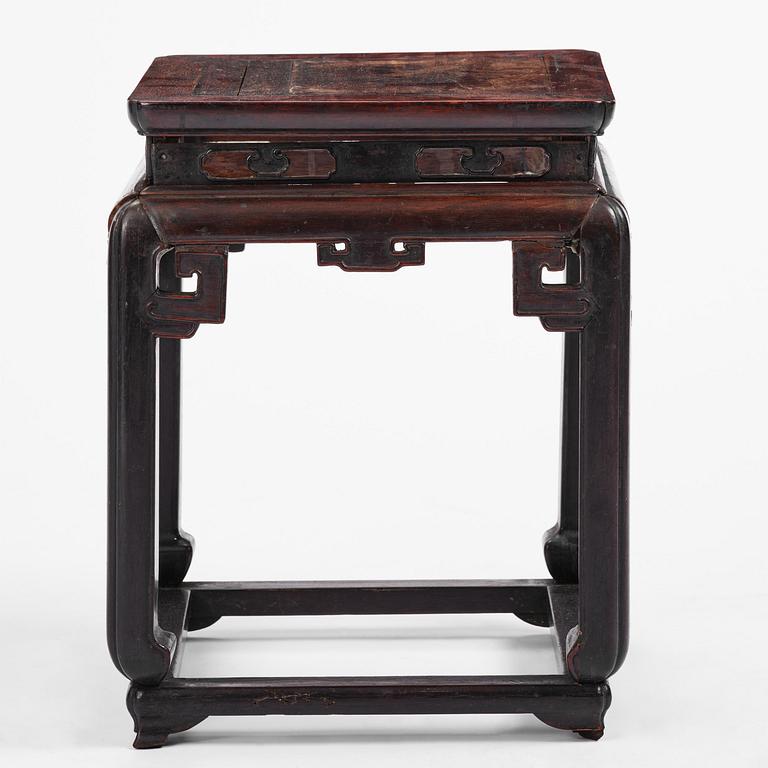 Pall/bord, hardwood. Qingdynastin, 1800-tal.