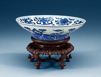 1715. A blue and white dish, presumably republic with Qianlongs seal mark.