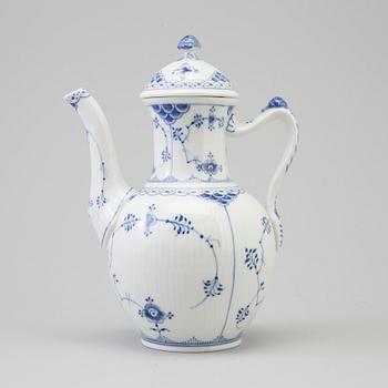 ROYAL COPENHAGEN, mat-, kaffe- och teservis, porslin, 44 delar, porslin, "Musselmalet", Danmark.
