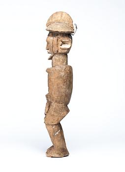 FETISCH. Trä. Teke-stammen. Kongo omkring 1950. Höjd 59,5 cm.