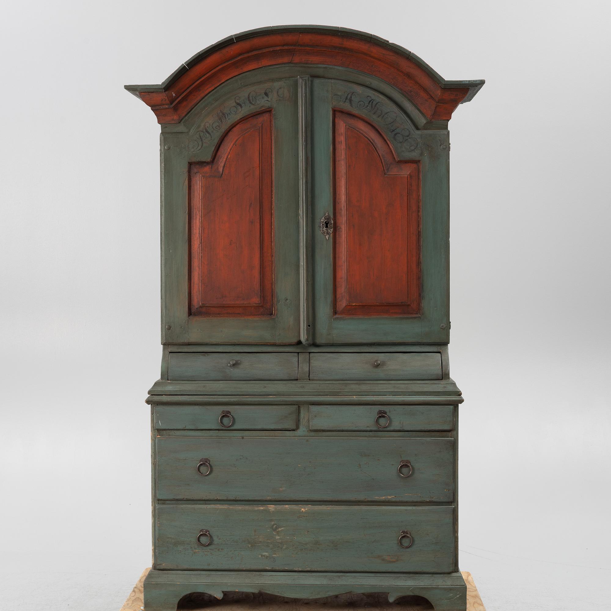 A Cabinet, 18th century..