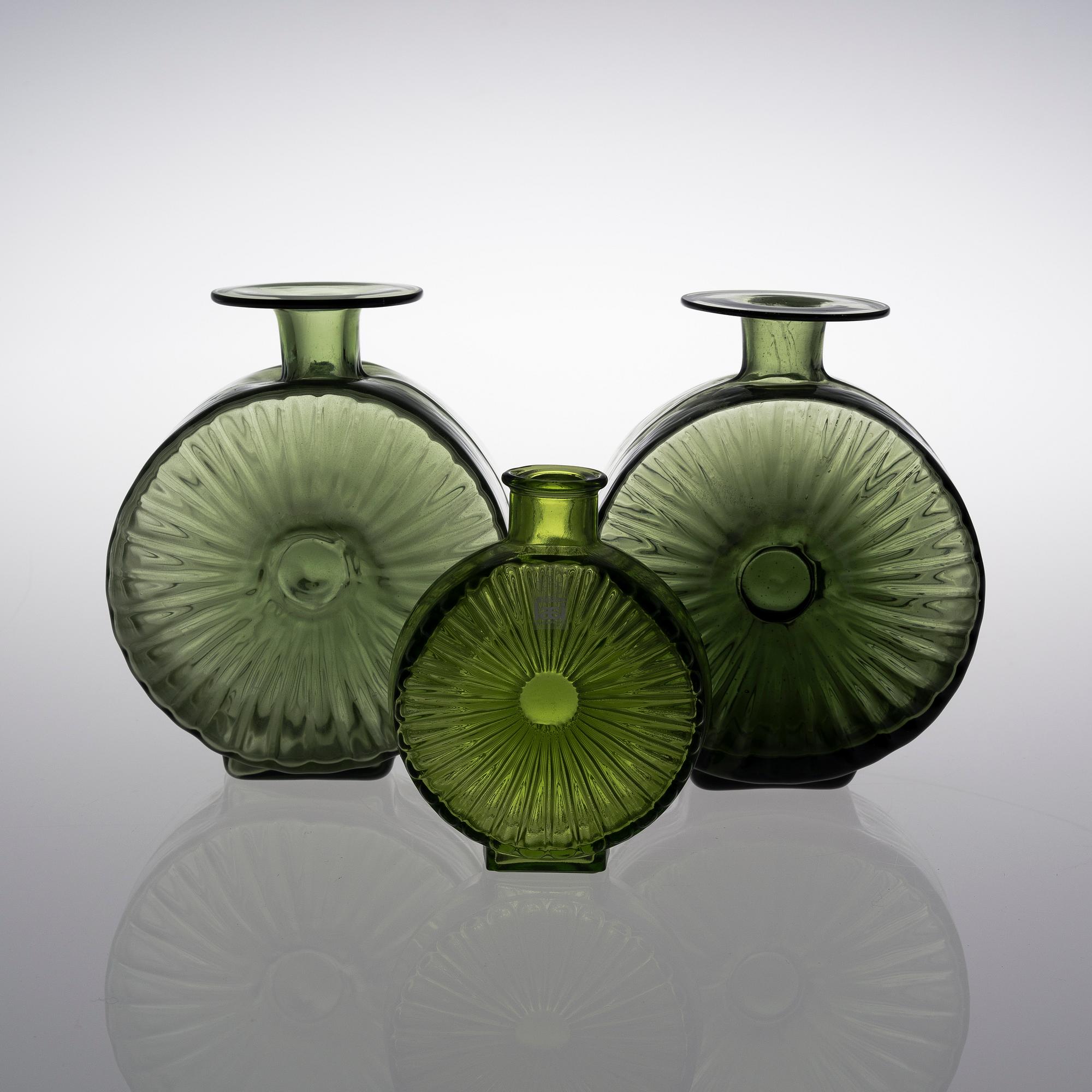 HELENA TYNELL, FLASKOR, 3 st, glas, "Solflaska", Riihimäen Lasi Oy, 1900-talets senare hälft.