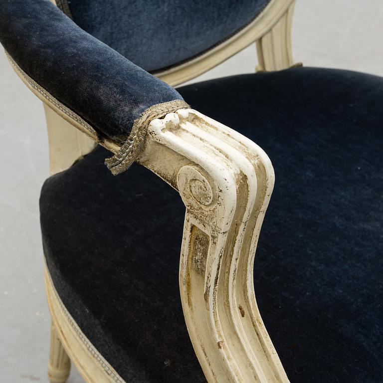 A GUSTAVIAN 18TH CENTURY ARMCHAIR.