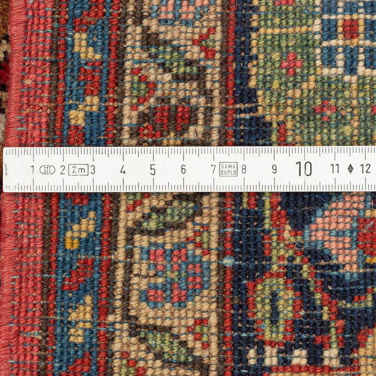 Matta, Sarouk, ca 210 x 130 cm.