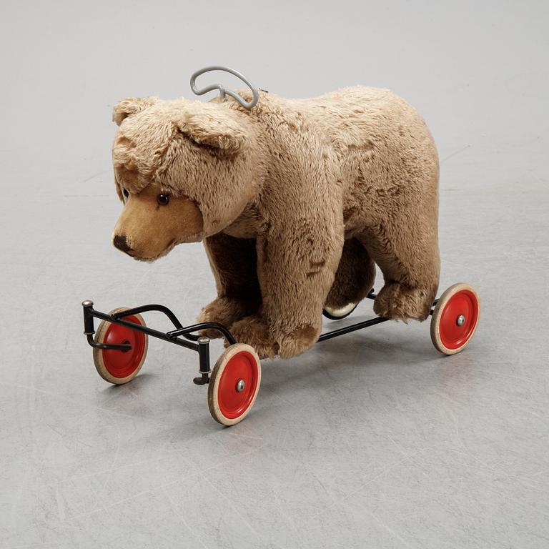 A toy bear from Steiff, first half of the 20th century.