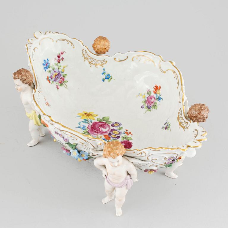 A bowl from Sächsische Porzellan Manufaktur in Dresden, first half of the 20th century.