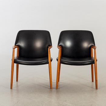 AKSEL BENDER MADSEN/EJNAR LARSEN,  karmstolar modell 6302  ett par för Fritz Hansen 1950/55.