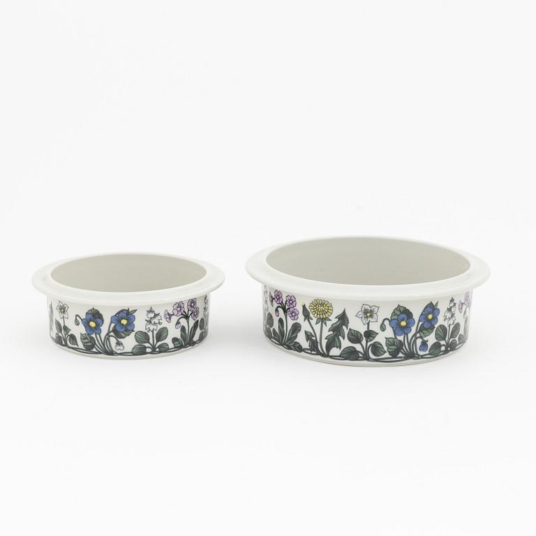 Esteri Tomula, a porcelaine dinner service, 'Flora', Arabia, Finland (56 pieces).