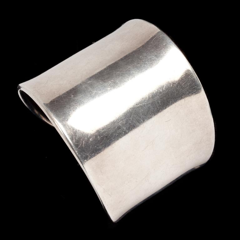 ÖRHÄNGEN, 2 par samt BROSCH, silver. Georg Jensen. Vikt tot ca 40 g.