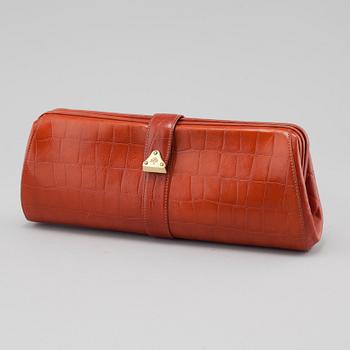 MULBERRY, a clutch.