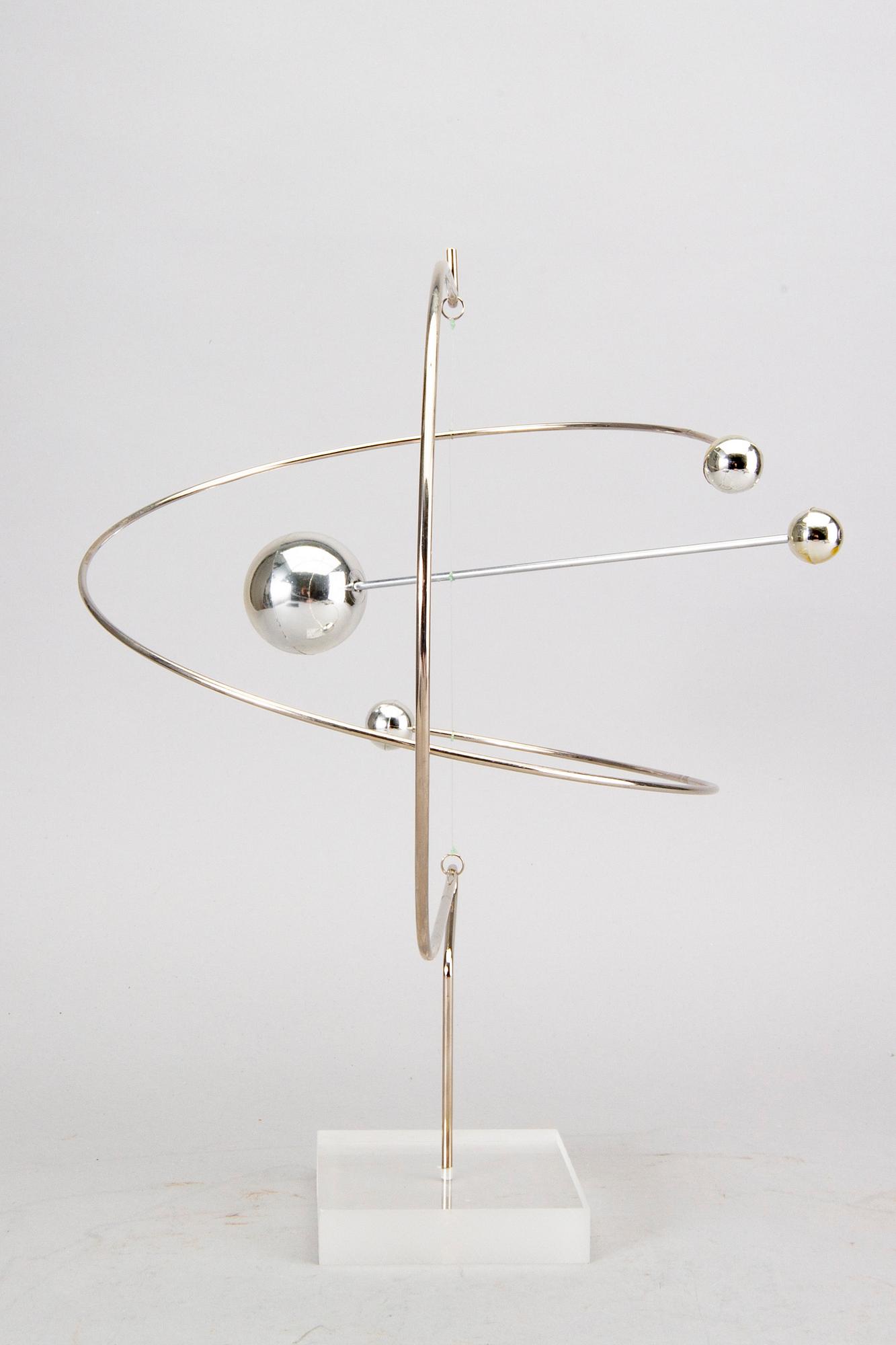 Anni & Bent Knudsen, skulptur/mobil osignerad.