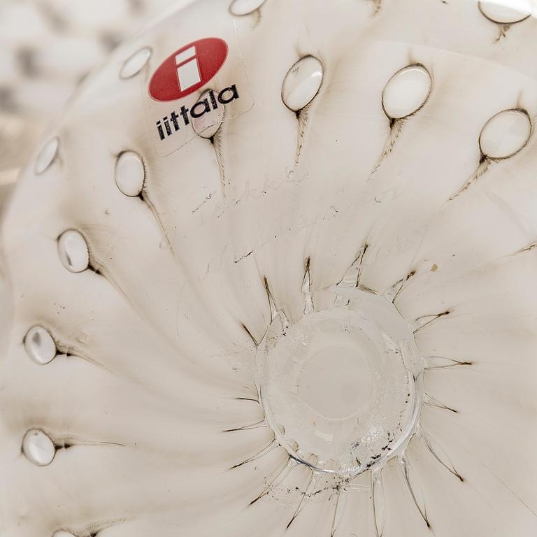 Oiva Toikka, lasilintu, "Raakel" ja muna "Raakelin tähden", signeerattu O. Toikka Nuutajärvi 2009.