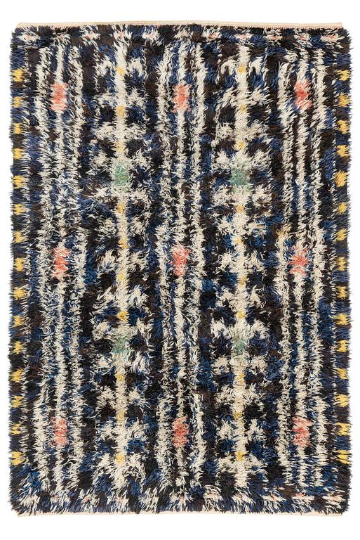 matta, rya, ca 226 x 155 cm, signerad ID KLH.