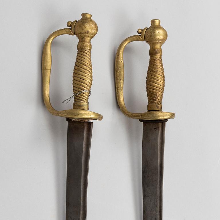 HUGGARE, 2 st, svenska, m/1748-1856 med mässingsfäste.