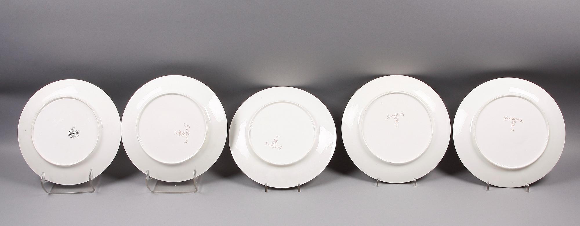 TALLRIKAR, 5 st, porslin, Gunnar Wennerberg, Gustafsberg, bla 1896.