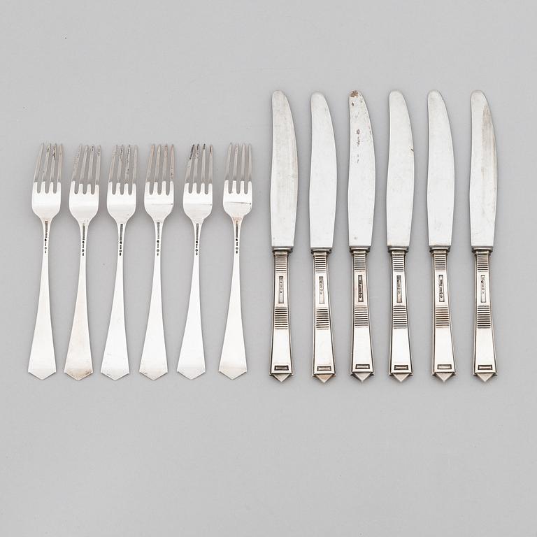 A 12-piece set of early 20th-century silver forks and knives, maker's mark of Kustaa Severin Sahlstedt, Turku 1910.