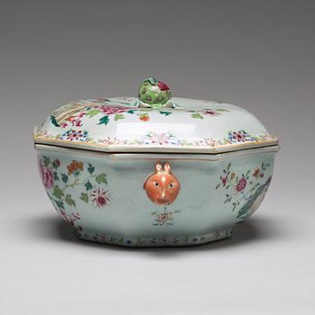 TERRIN med LOCK och FAT, kompaniporslin. Qingdynastin, Qianlong (1736-95).