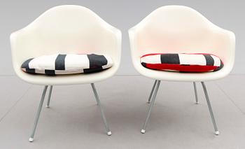 KARMSTOLAR, 1 par, "Dar", Charles och Ray Eames, 1970-tal.