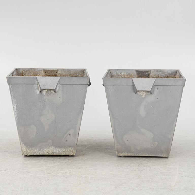 Björn Alge, a pair of 'Karl' plant pots, Byarums Bruk.