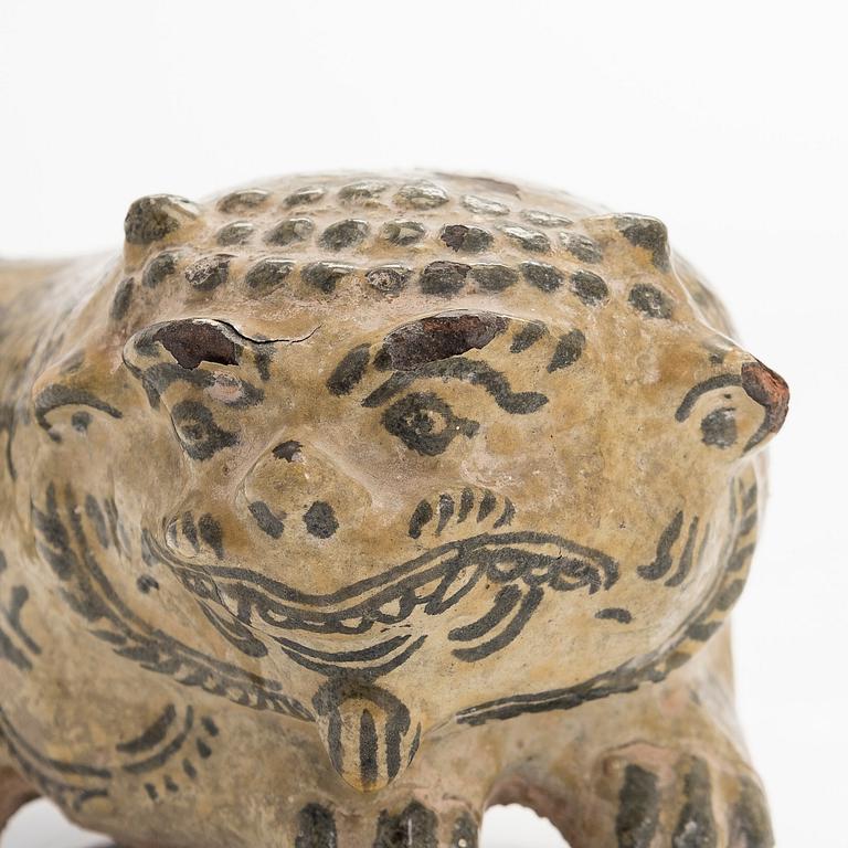 Eläinfiguuriini, keramiikka, mahdollisesti Sawankhalok, Thaimaa 15/1600-luku.