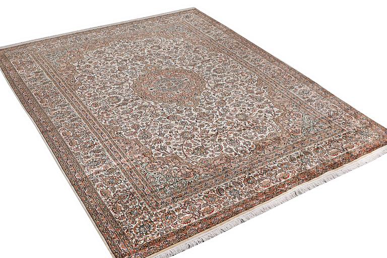 Matta, silke Kashmir, ca 303 x 216 cm.