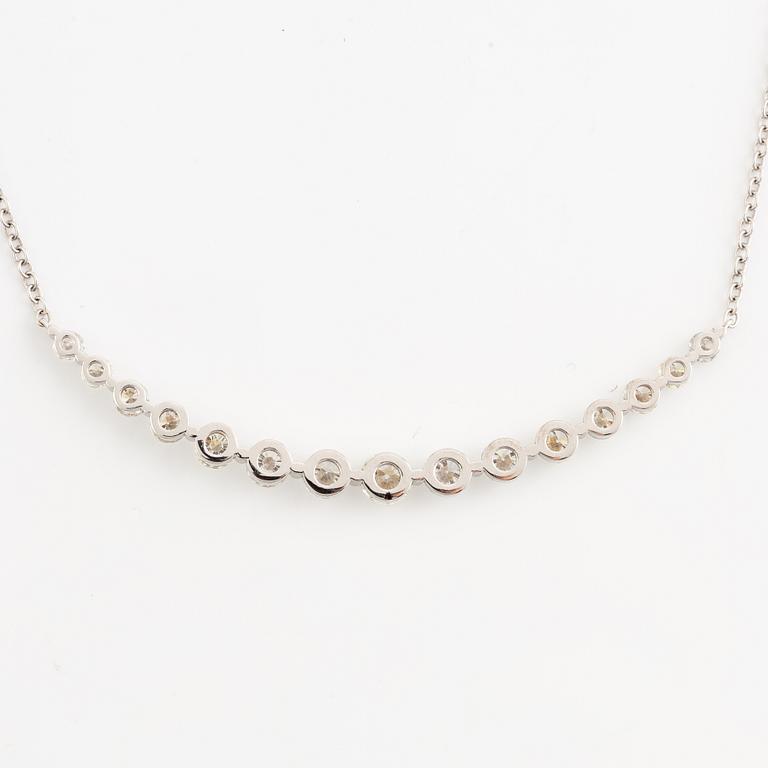 Necklace 18K white gold with brilliant-cut diamonds.