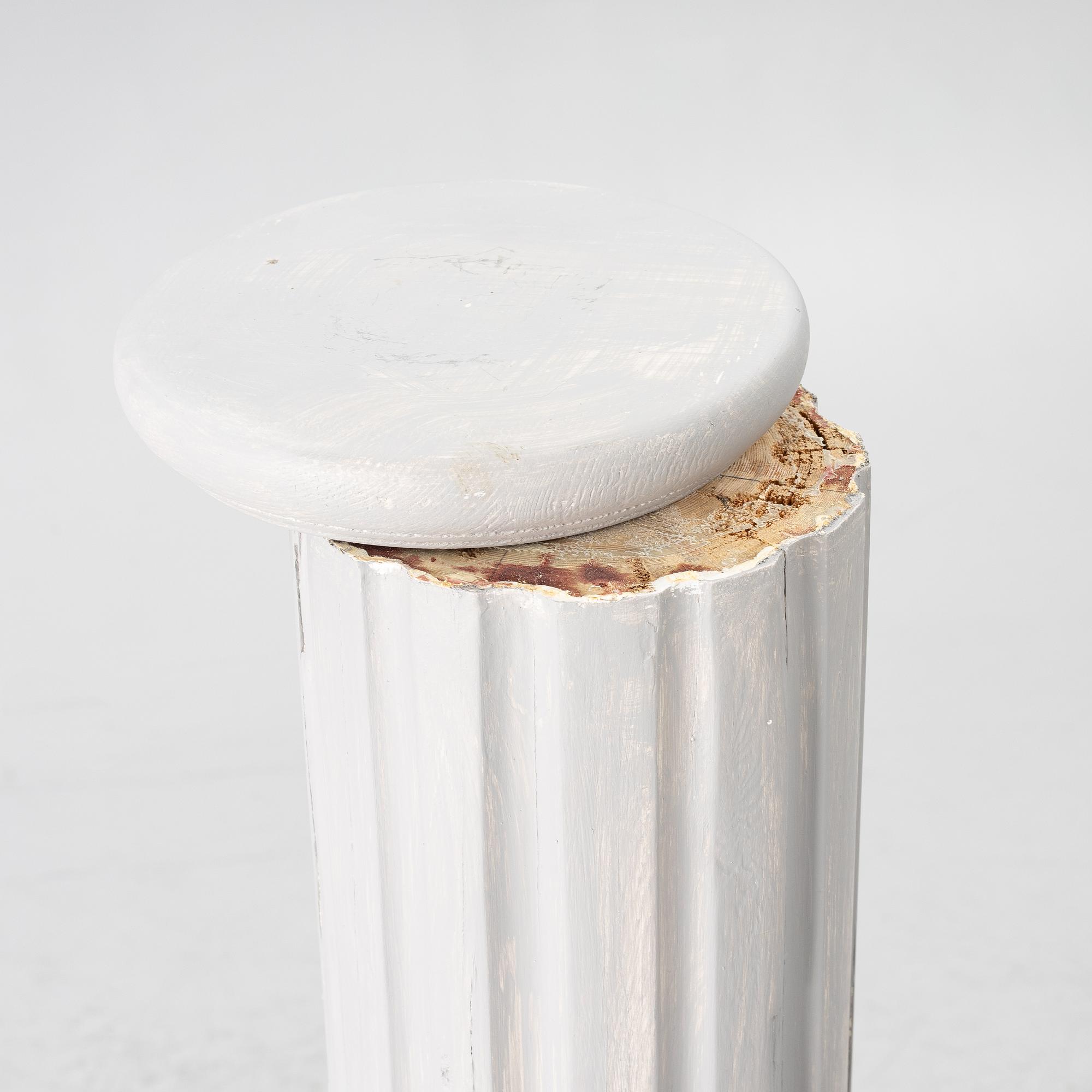 Columns, a pair, contemporary.