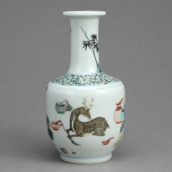 VAS, porslin, Kina, 1900-tal.