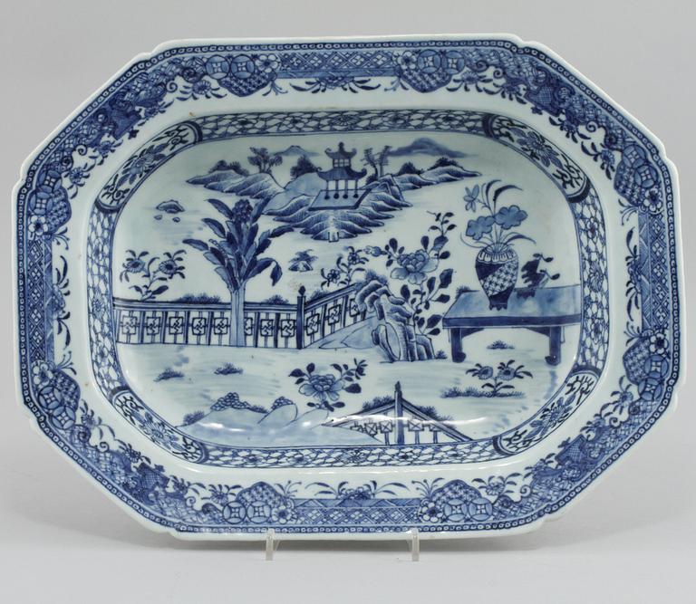 TERRINFAT, porslin, Kina, 1700-tal.