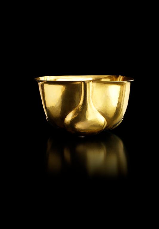 A Sigurd Persson 23k gold bowl, executed by Wolfgang Gessl in Stockholm 1977.