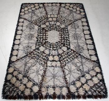 MATTOR, 2 st, rya, Marianne Richter,  "Löfstad", serien Östergyllen 191 x 138 och 230 x 167.