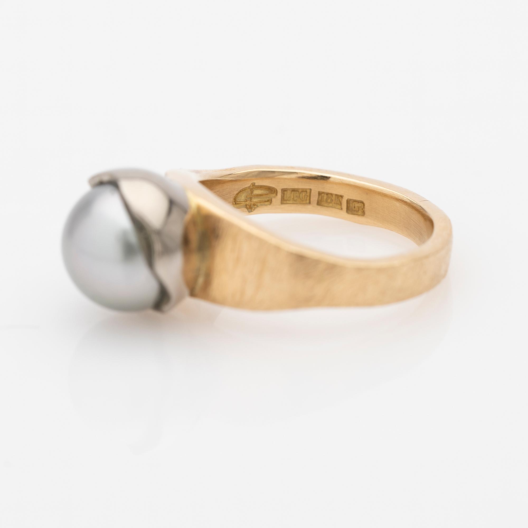 Ring, 18k gold with pearl.