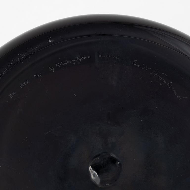 Erik Höglund, a glass bowl, Studioglas, Strömbergshyttan, numbered 9/25 and dated 1988.