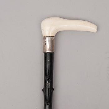 PROMENADKÄPP, trä, silver och ben, London, 1883.