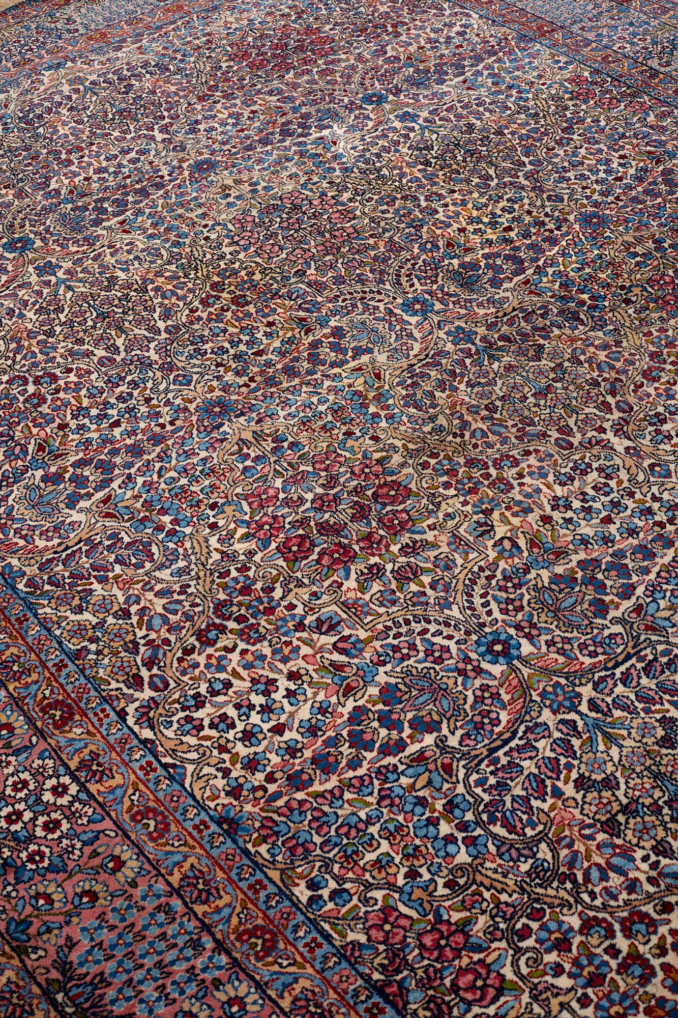MATTA, semiantik, Kirman, ca 362,5 x 265 cm.