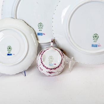 A Musselmalet helblonde red 10 pcs porcelain service Royal Copenhagen 1952.